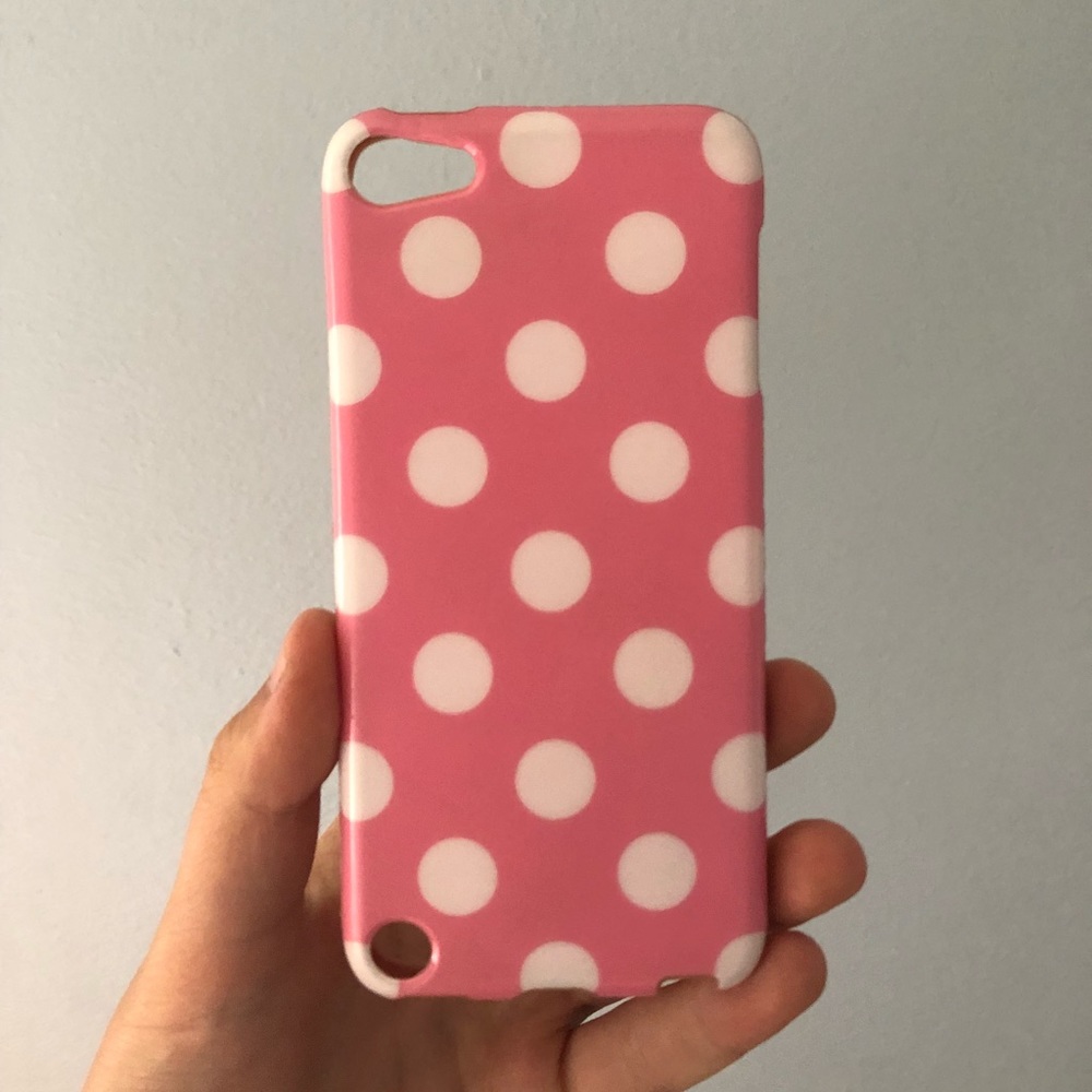 Pink & white polka-dot iPod 5 case